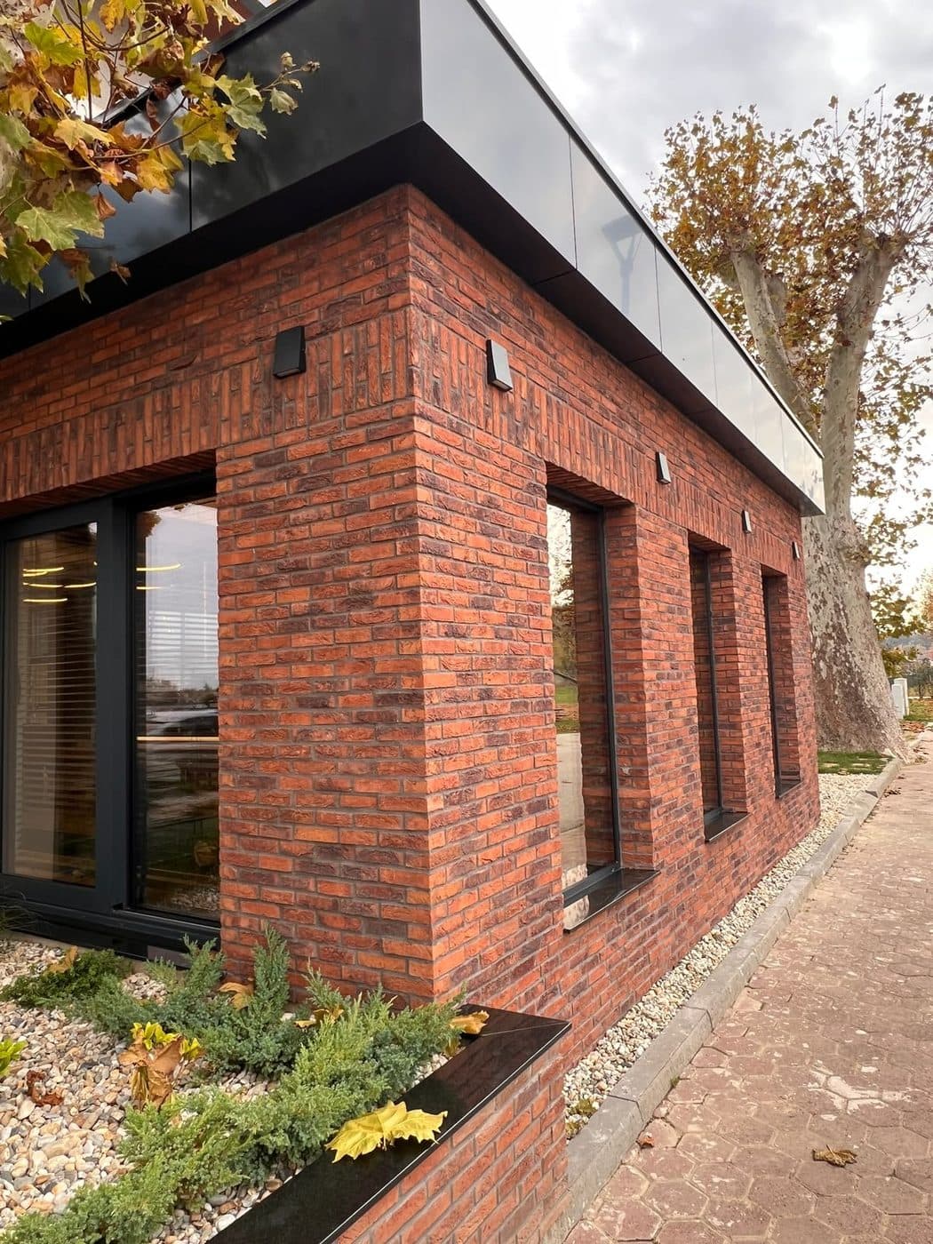 Cihlová fasáda z klinkeru — detail nároží