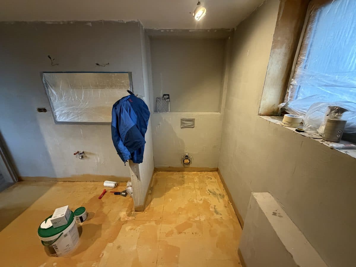Hydroizolace koupelny v Ostravě — příprava podlahy před pokládkou dlažby